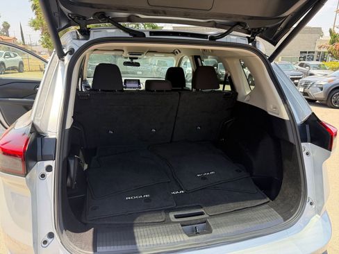 Used 2025 Nissan Rogue SV FWD image 32