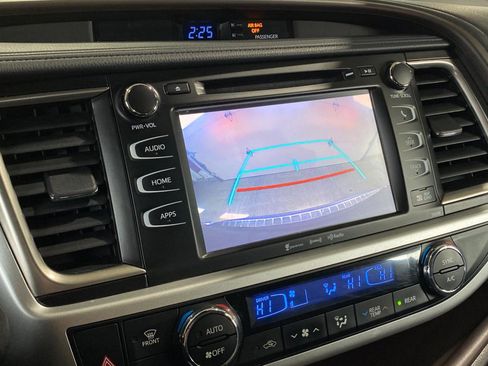 Used 2019 Toyota Highlander XLE image 19