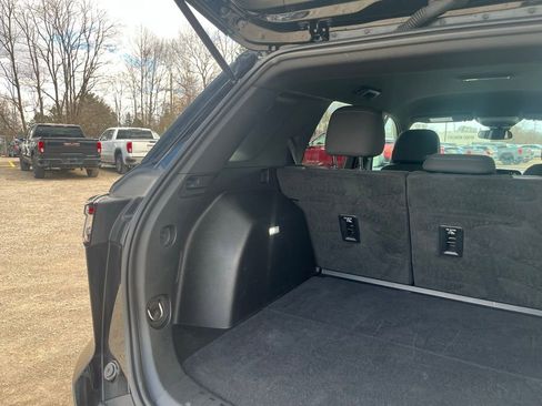 Used 2025 Chevrolet Equinox LT FWD image 12