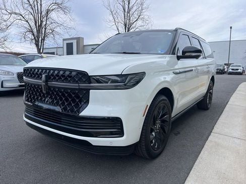 Used 2025 Lincoln Navigator L Black Label image 3