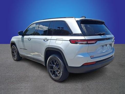 Used 2024 Jeep Grand Cherokee Altitude RWD image 6
