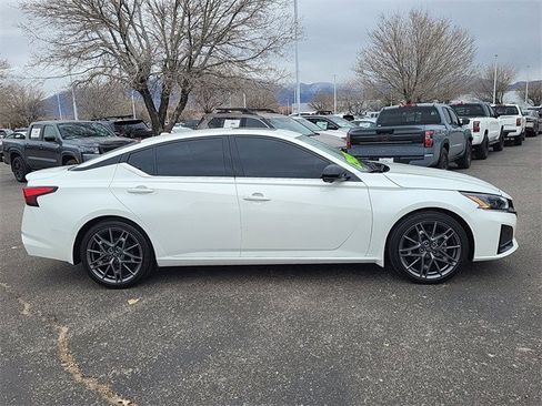 Certified 2024 Nissan Altima 2.0 SR image 3