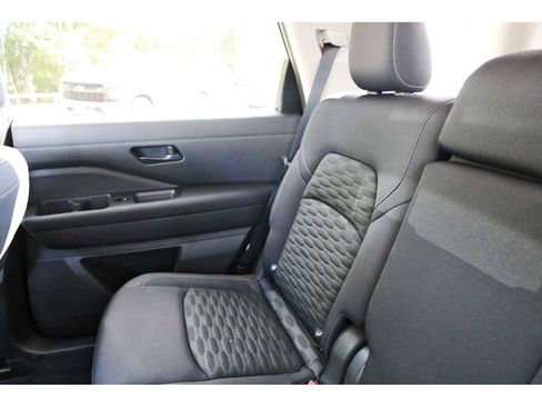 Used 2025 Nissan Pathfinder S w/ Cargo Package image 9