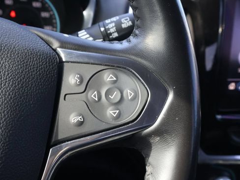 Used 2020 Chevrolet Traverse LT FWD image 19