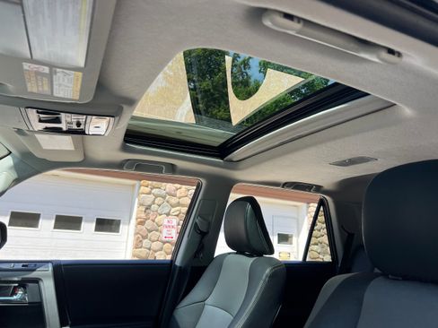 Used 2019 Toyota 4Runner SR5 Premium AWD/4WD image 22