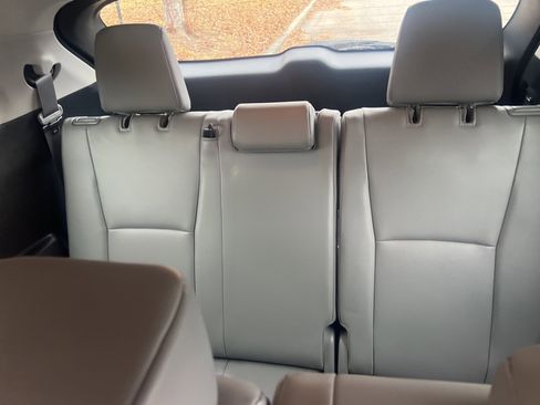 Used 2020 Toyota Highlander XLE image 16