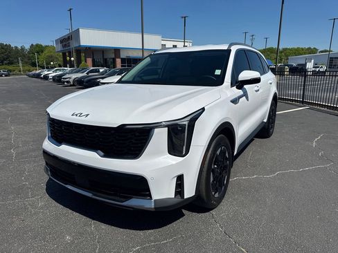 Used 2025 Kia Sorento S FWD image 2