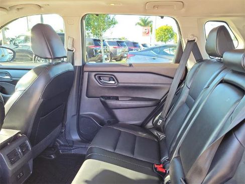 Certified 2022 Nissan Rogue SV w/ SV Premium Package image 15