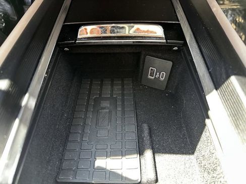 Certified 2024 Lincoln Corsair AWD w/ Equipment Group 101A image 25