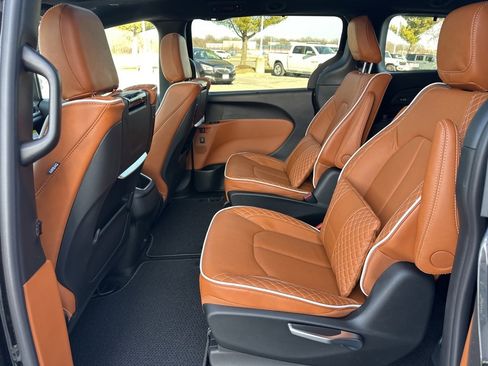 New 2026 Chrysler Pacifica Pinnacle image 47