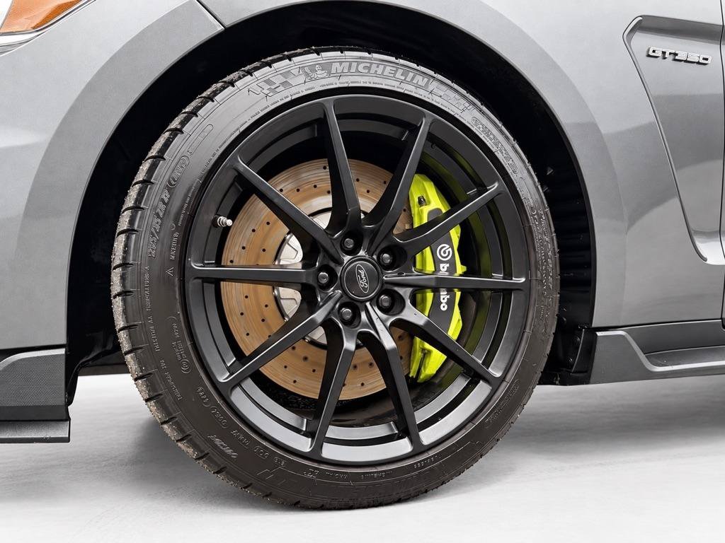 Used 2016 Ford Mustang Shelby GT350 w/ Technology Package RWD image 28