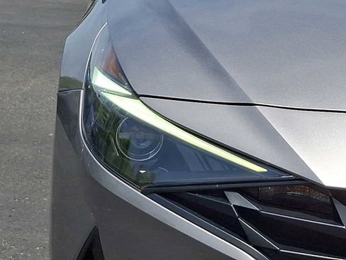 Used 2023 Hyundai Elantra SEL w/ Convenience Package FWD image 9