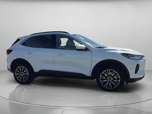 New 2026 Ford Escape SE image 37