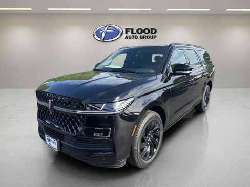 New 2026 Lincoln Navigator L Reserve w/ Jet Appearance Package AWD/4WD image 3