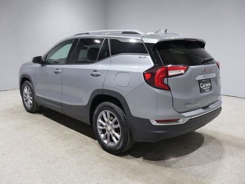 Used 2024 GMC Terrain SLT AWD/4WD image 4