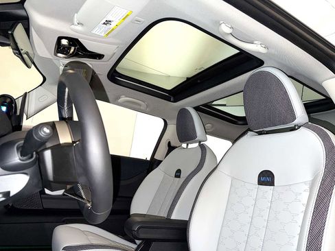 Certified 2025 MINI Cooper S image 18