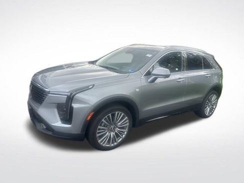 Used 2025 Cadillac XT4 Premium Luxury w/ Technology Package AWD/4WD image 2