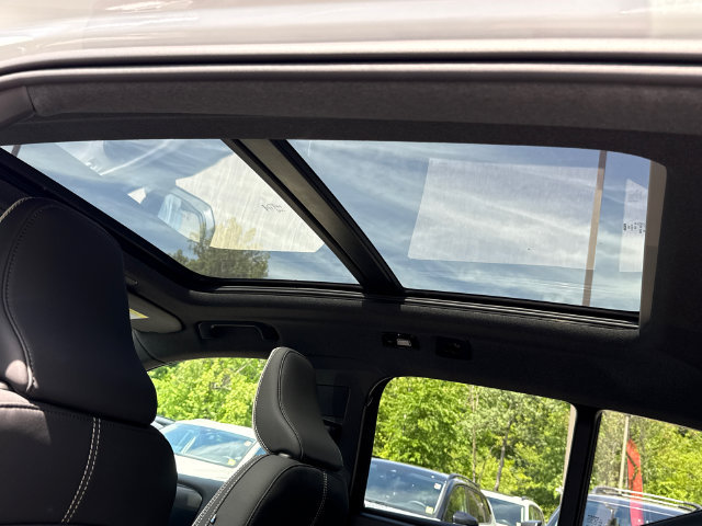Used 2025 Volvo XC40 B5 Plus AWD/4WD image 26