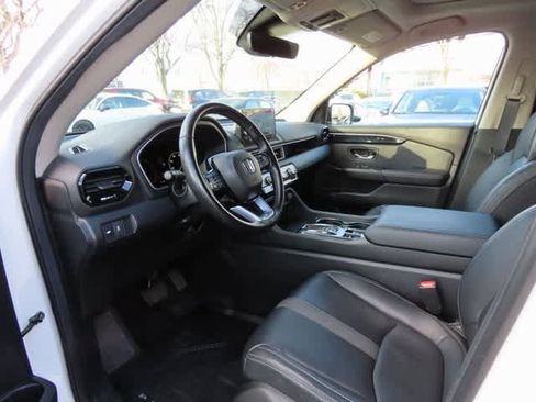 Certified 2025 Honda Pilot Touring image 2