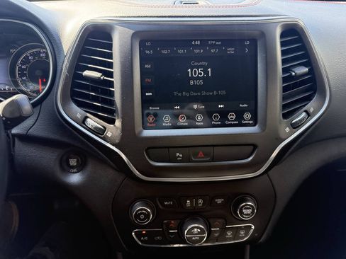 Used 2020 Jeep Cherokee Trailhawk AWD/4WD image 22