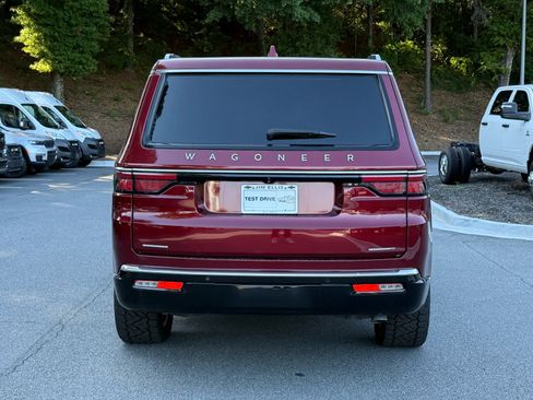 Used 2022 Jeep Wagoneer Series II w/ Premium Group I AWD/4WD image 4
