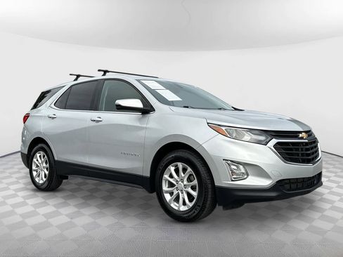 Used 2018 Chevrolet Equinox LT image 2