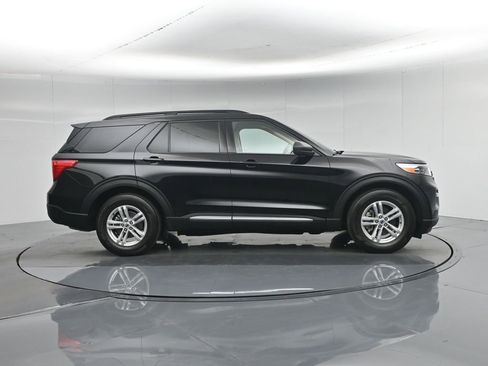 Used 2024 Ford Explorer XLT w/ Equipment Group 202A RWD image 31