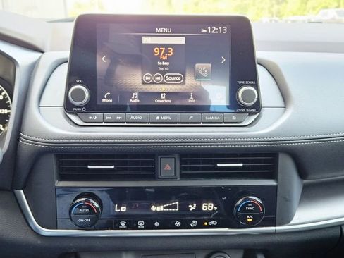 Certified 2023 Nissan Rogue SV FWD image 22