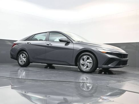 Certified 2026 Hyundai Elantra SE FWD image 21