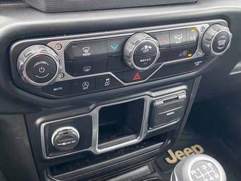 Used 2022 Jeep Wrangler Unlimited Sport AWD/4WD image 16
