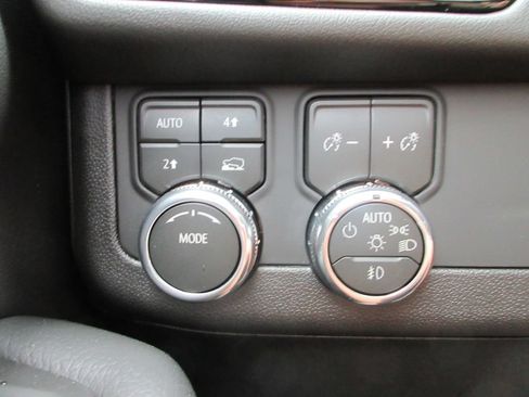 New 2026 GMC Yukon Denali w/ Sun & Power Step Package AWD/4WD image 17