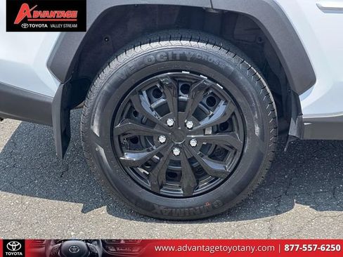 Used 2023 Toyota RAV4 LE AWD/4WD image 12