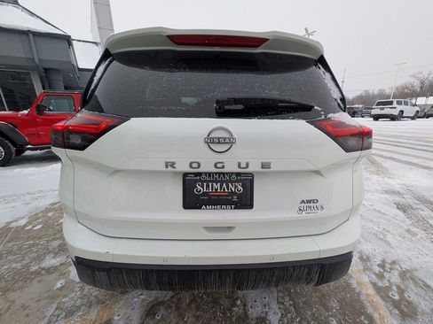 Used 2024 Nissan Rogue S image 10