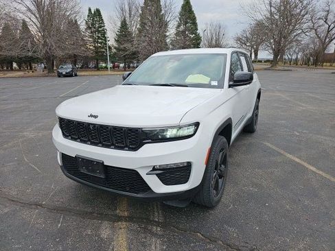 Used 2023 Jeep Grand Cherokee Limited w/ Luxury Tech Group II image 2