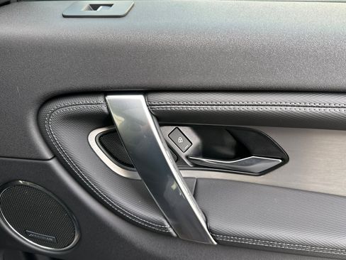 Certified 2025 Land Rover Discovery Sport Dynamic SE image 19