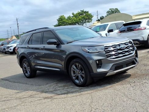 Used 2025 Ford Explorer Active w/ Active Comfort Package AWD/4WD image 7