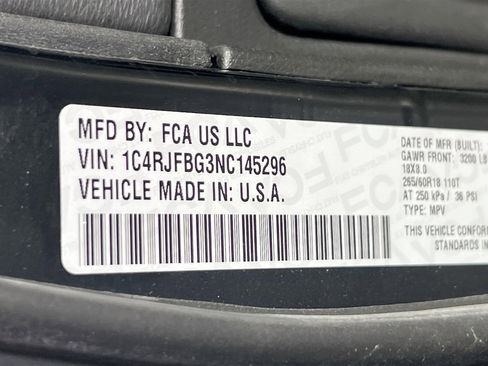 Used 2022 Jeep Grand Cherokee Limited image 32