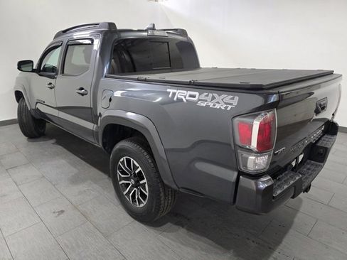 Used 2022 Toyota Tacoma TRD Sport image 3