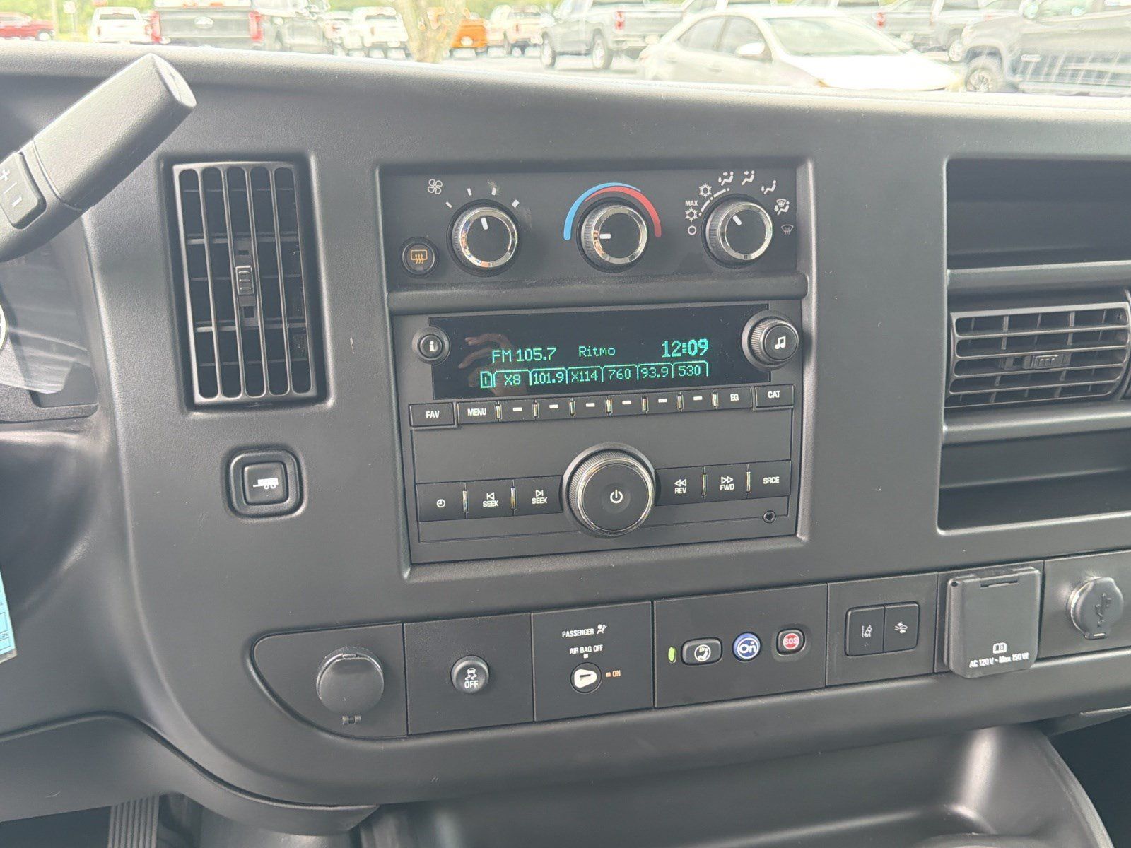 Used 2022 Chevrolet Express 2500 LT RWD image 27