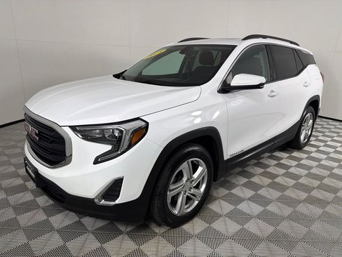 Used 2018 GMC Terrain SLE w/ Driver Convenience Package FWD image 9