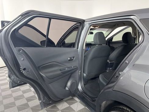 Used 2021 Nissan Kicks S image 40