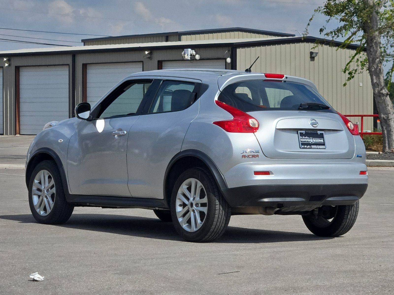 Used 2014 Nissan Juke S FWD image 3