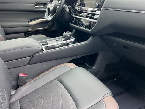 New 2025 Nissan Pathfinder Platinum w/ Cargo Package image 19