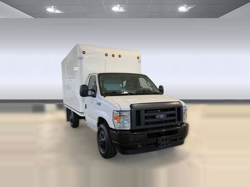 Used 2021 Ford E-350 and Econoline 350 Super Duty w/ Power Windows & Locks Group image 7