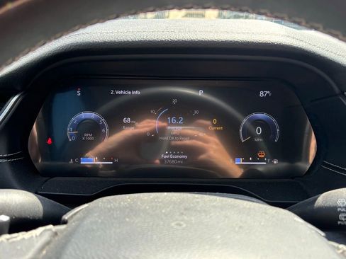 Used 2023 Jeep Grand Cherokee L Limited w/ Luxury Tech Group II image 14