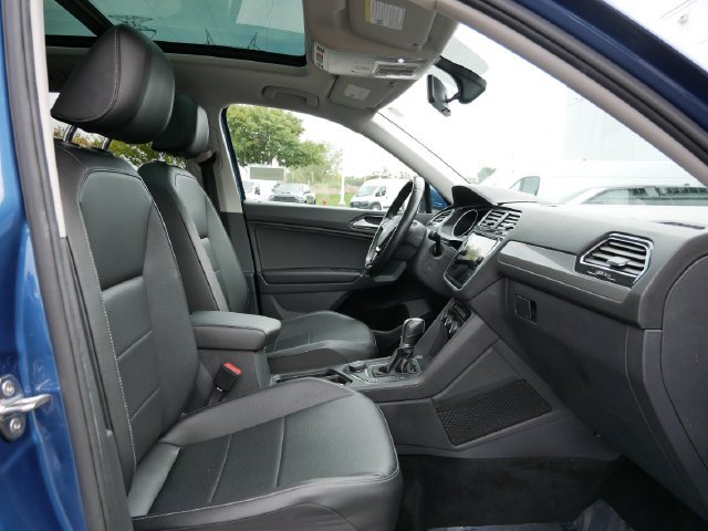 Used 2018 Volkswagen Tiguan SE w/ Panoramic Sunroof Package AWD/4WD image 12