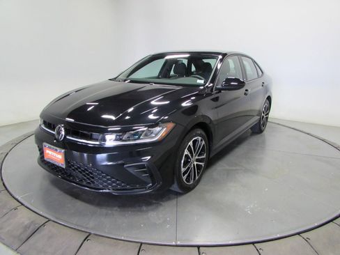 Used 2025 Volkswagen Jetta Sport image 3