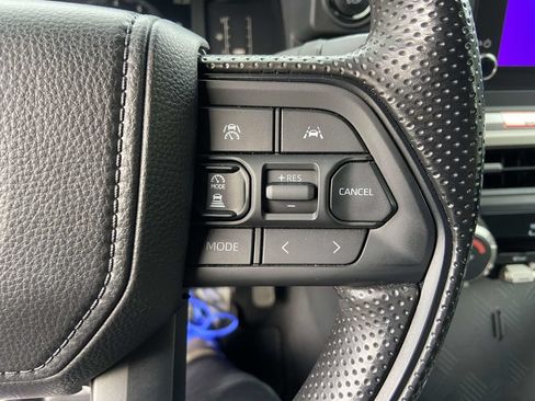 Used 2025 Toyota Tacoma SR5 RWD image 33