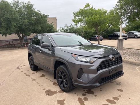 Used 2022 Toyota RAV4 LE FWD image 3