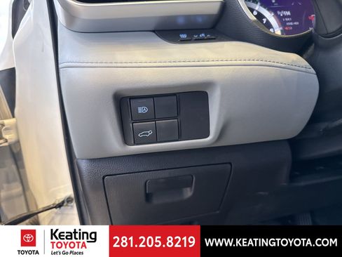 Used 2022 Toyota Highlander XLE image 12